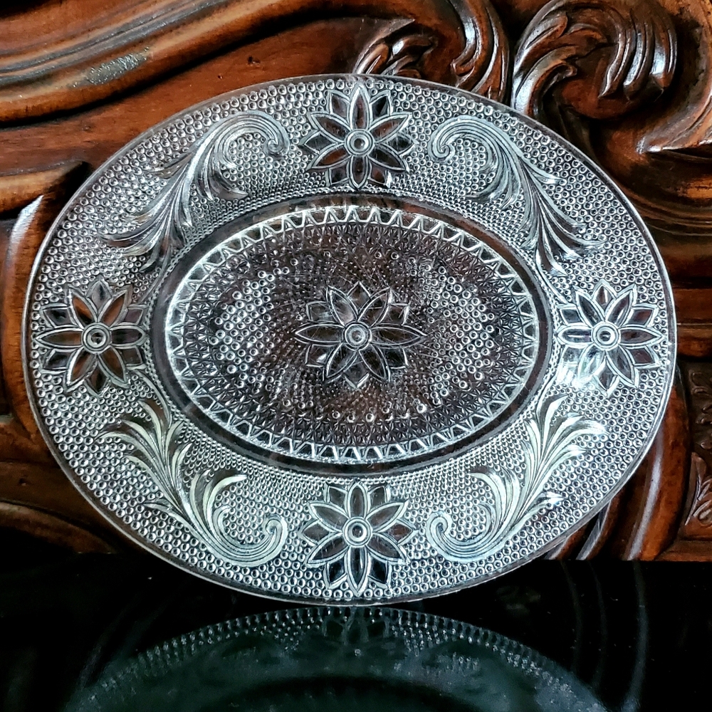 Vntg 8 1/2" Tiara Sandwich Clr Oval Glass Tray Plate